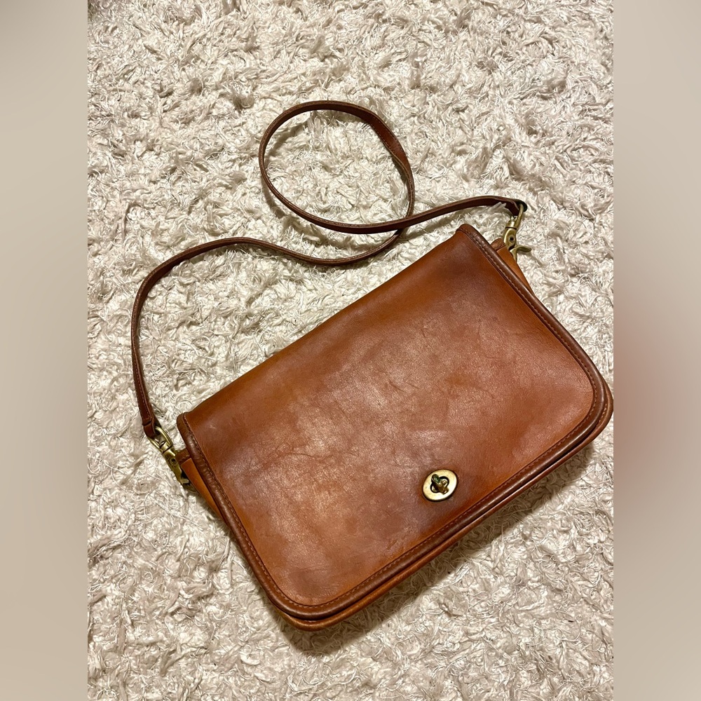 Vintage Coach #9755 Pocket Purse (Brown Leather)